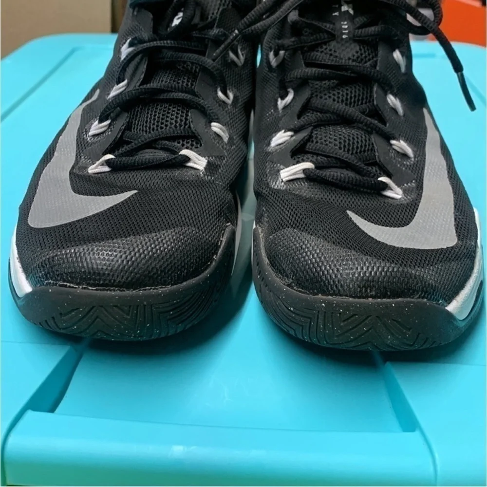 Nike Air Max Audacity Size 7-Men/8.5-Women